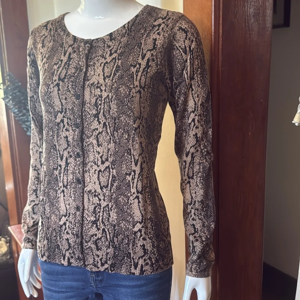 NWT northern reflections size small Snakeskin Print Button-Up Top - Picture 3 of 5